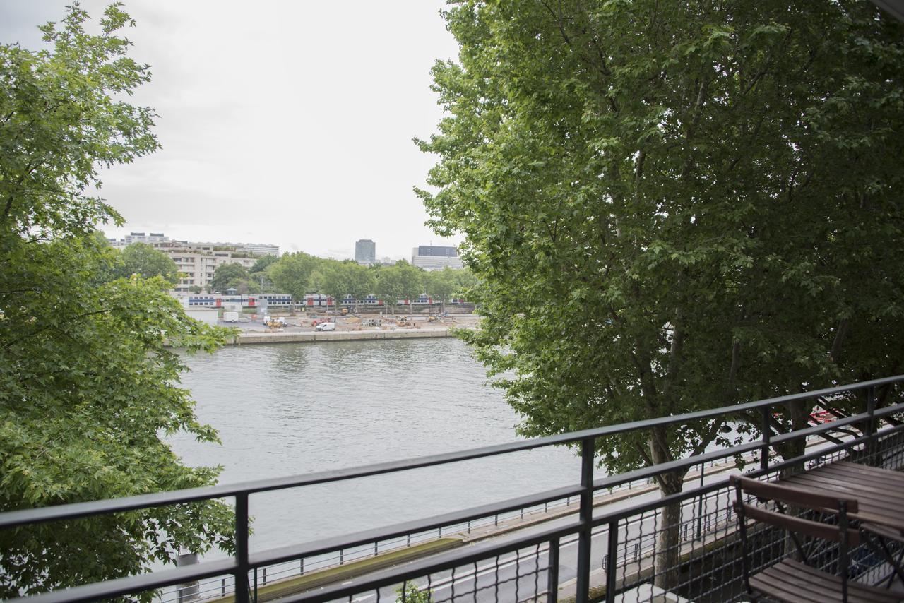 Veeve - By The Riverbank Paris